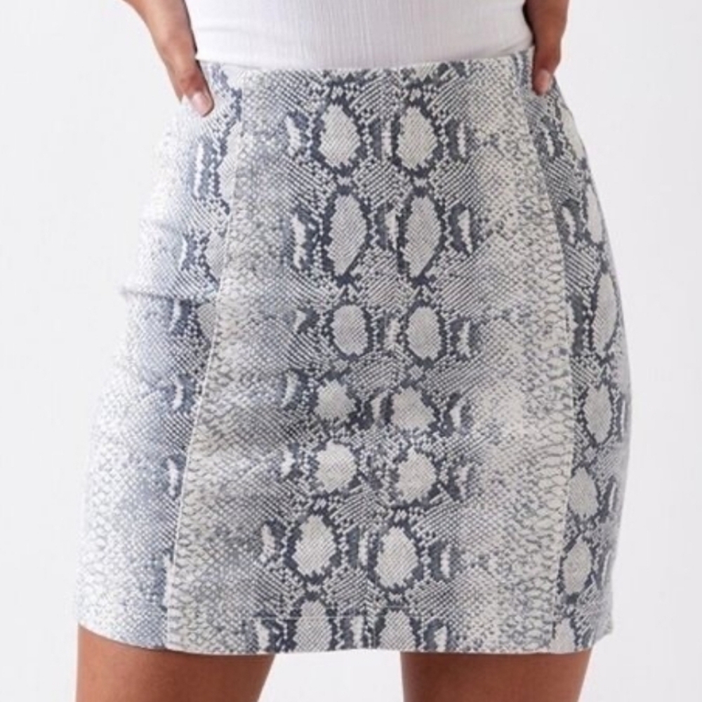 Free People Modern Femme Snakeskin Print Mini Skirt Size 6